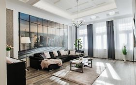 Parliament Square Apartment